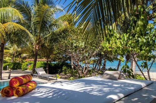 OHANA - PIKNI Beach House best location, best service & sandy beach in PLACENCIA