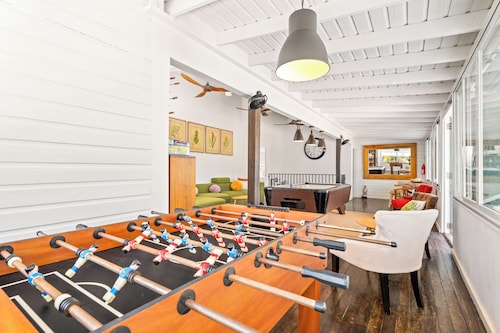 Beachfront Family vacation Home with private chef and housekeeping - privacy !