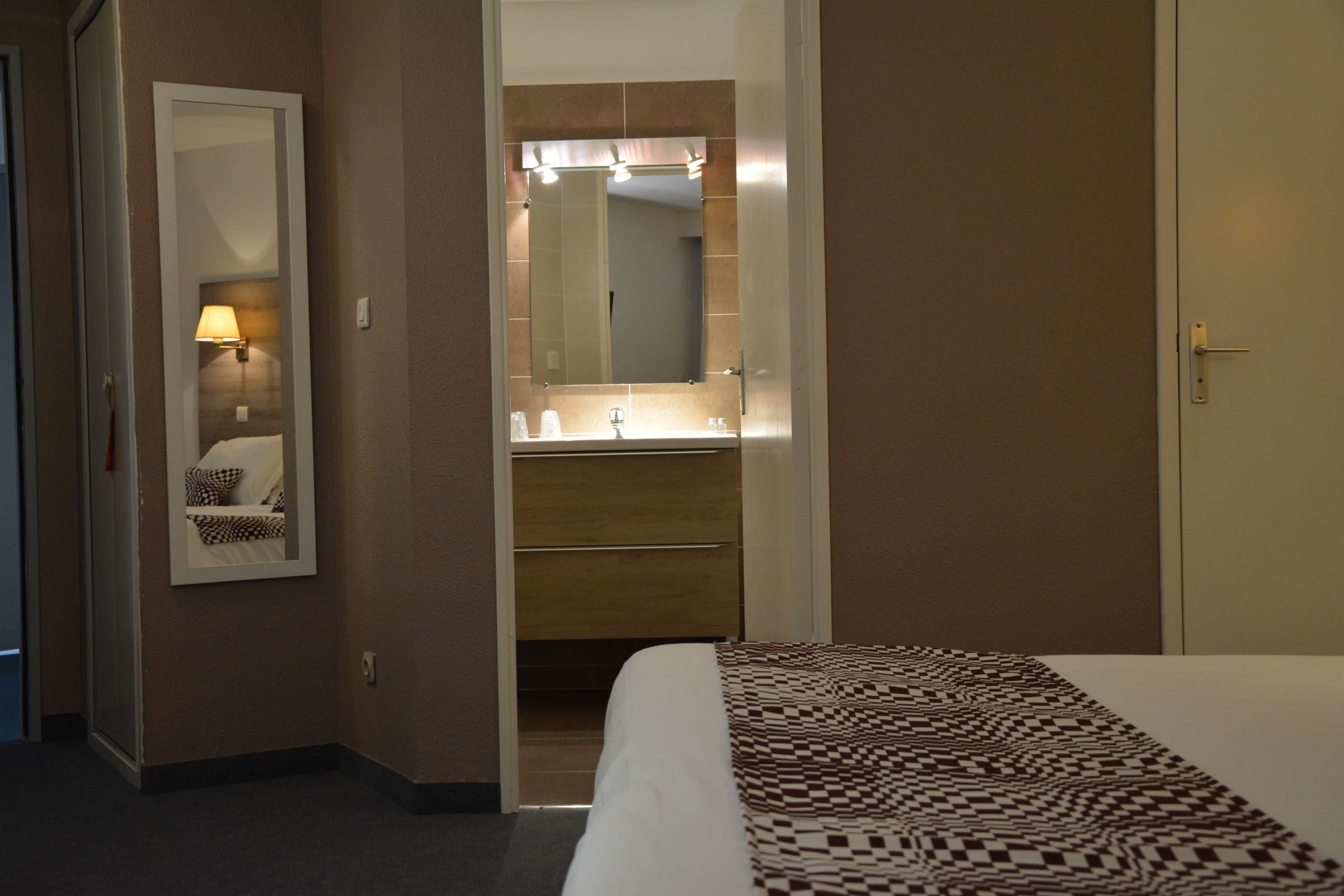 comfort triple room | blackout curtains, iron/ironing board, free wifi, bed sheets