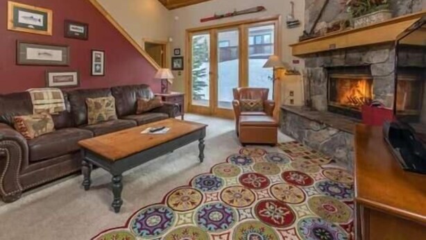 Flat-screen TV, fireplace - Big Sky - Big Horn 22 (Big Sky)