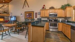 Coffee/tea maker, fridge, microwave, oven - Big Sky - Big Horn 22 (Big Sky)