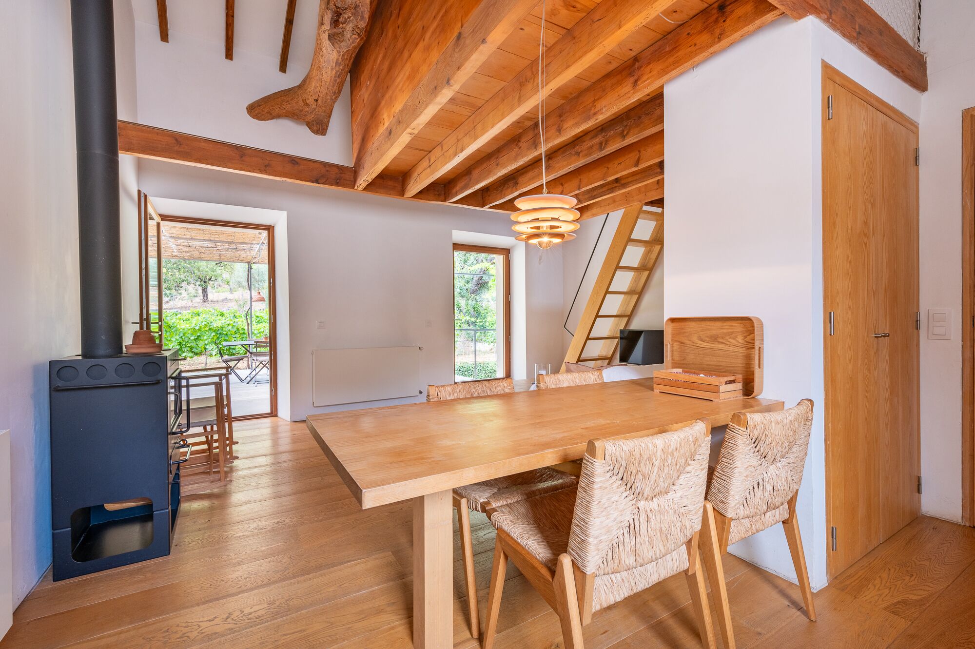 Apartamento superior, 2 habitaciones, terraza, vistas a la montaña | Decoración individual y mobiliario individual