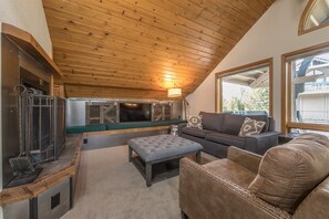 Living room - Big Sky - Stillwater Skyhouse C (Big Sky)