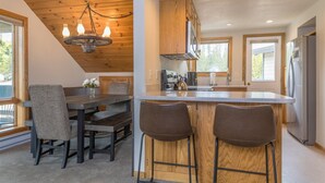 House | Private kitchen | Coffee/tea maker, stovetop, dishwasher, toaster - Big Sky - Stillwater Skyhouse C (Big Sky)