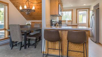 House | Private kitchen | Stovetop, dishwasher, coffee/tea maker, toaster