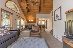 Ferienhaus | Wohnzimmer | Flachbildfernseher, Kamin