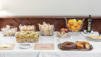 Desayuno buffet (EUR 4.50 por persona)