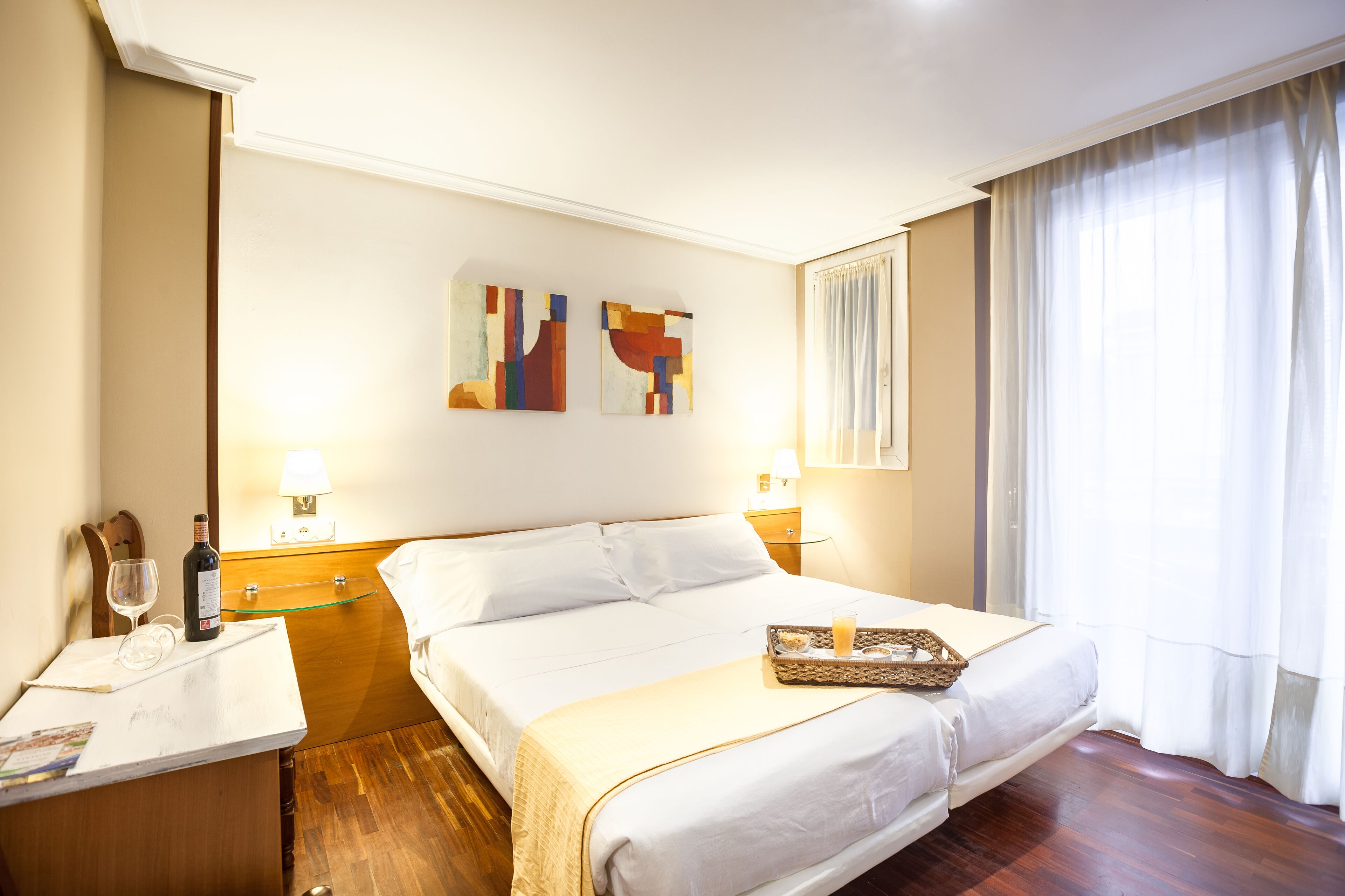 triple room | desk, cots/infant beds, rollaway beds, free wifi