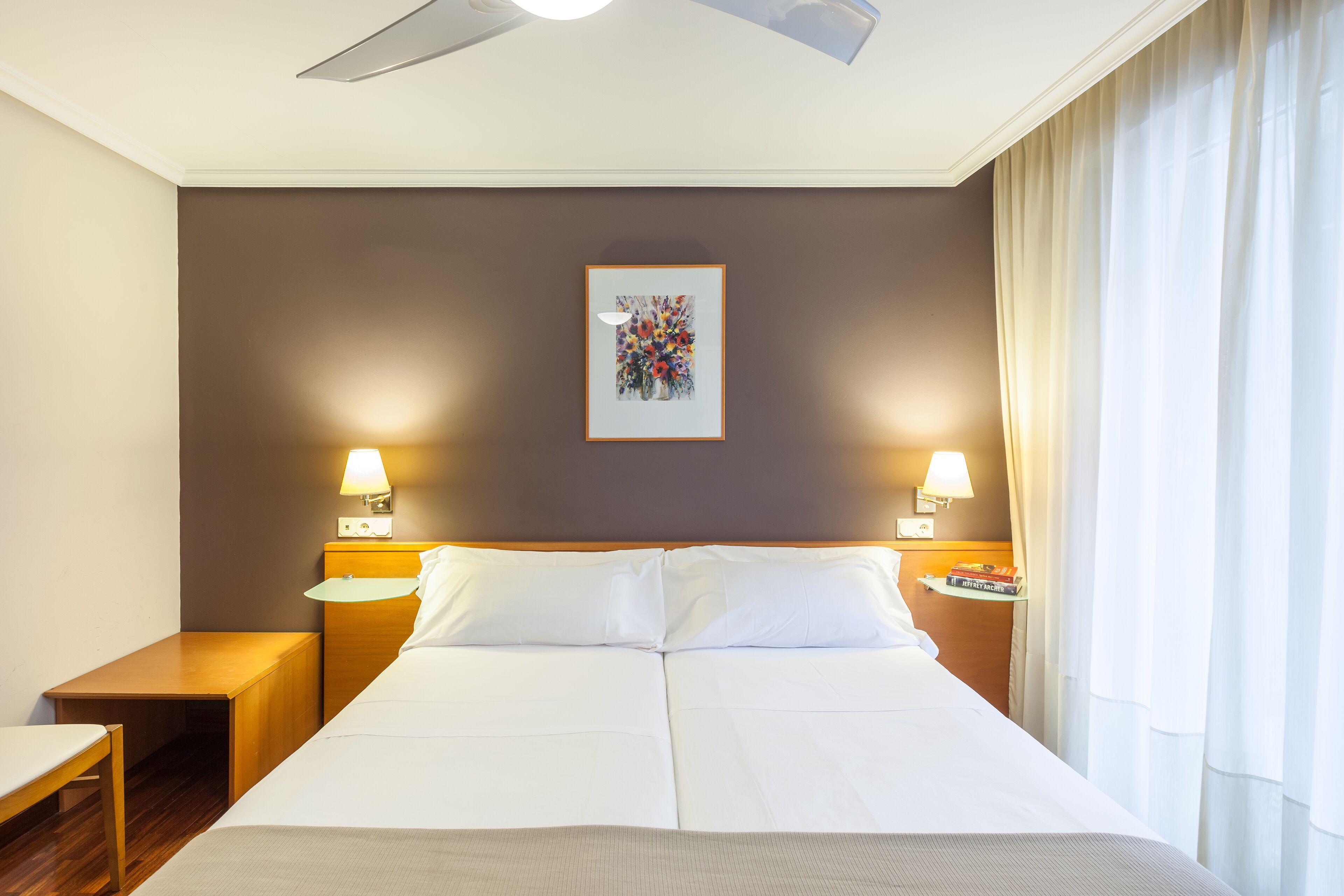 desk, cots/infant beds, rollaway beds, free wifi