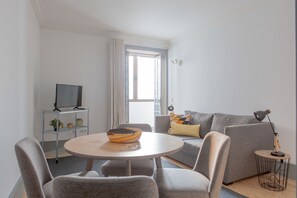 Apartment, 1 Bedroom | In-room dining - Citybreak-apartments Coliseu (Porto)
