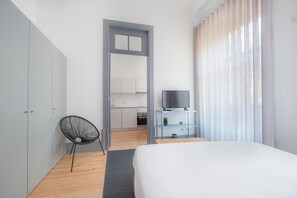 Standard Studio | Iron/ironing board, free cribs/infant beds, free WiFi, bed sheets - Citybreak-apartments Coliseu (Porto)