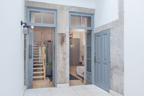 高級公寓 | 熨斗/熨衫板、免費嬰兒床、免費 Wi-Fi、床單