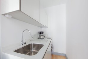 Iron/ironing board, free cribs/infant beds, free WiFi, bed sheets - Citybreak-apartments Coliseu (Porto)