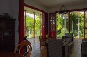 Khu tiếp khách ở sảnh