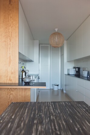 高級公寓, 2 間臥室, 河景 | 私人廚房 | 大型冰箱、微波爐、烤箱、爐台