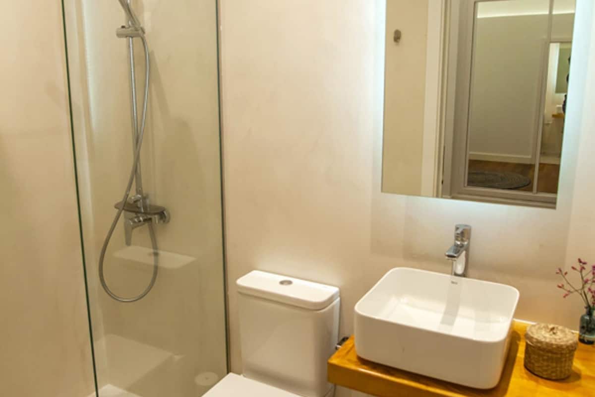 superior double room | bathroom | shower, rainfall showerhead, free toiletries, hair dryer