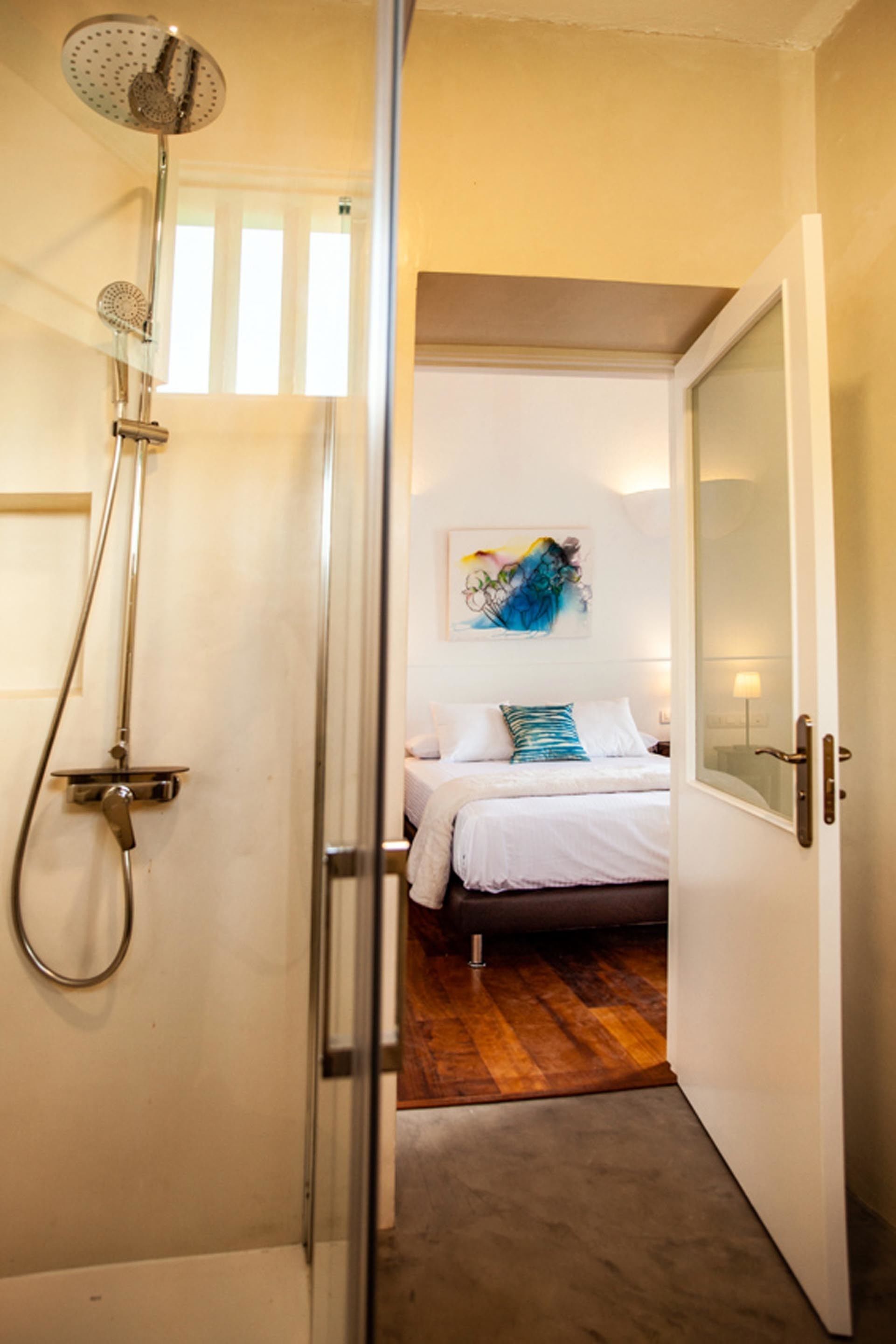 double room | bathroom | shower, rainfall showerhead, free toiletries, hair dryer
