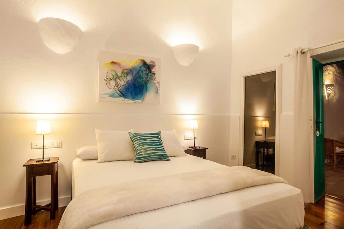 double room | memory-foam beds, individually decorated, individually furnished, desk