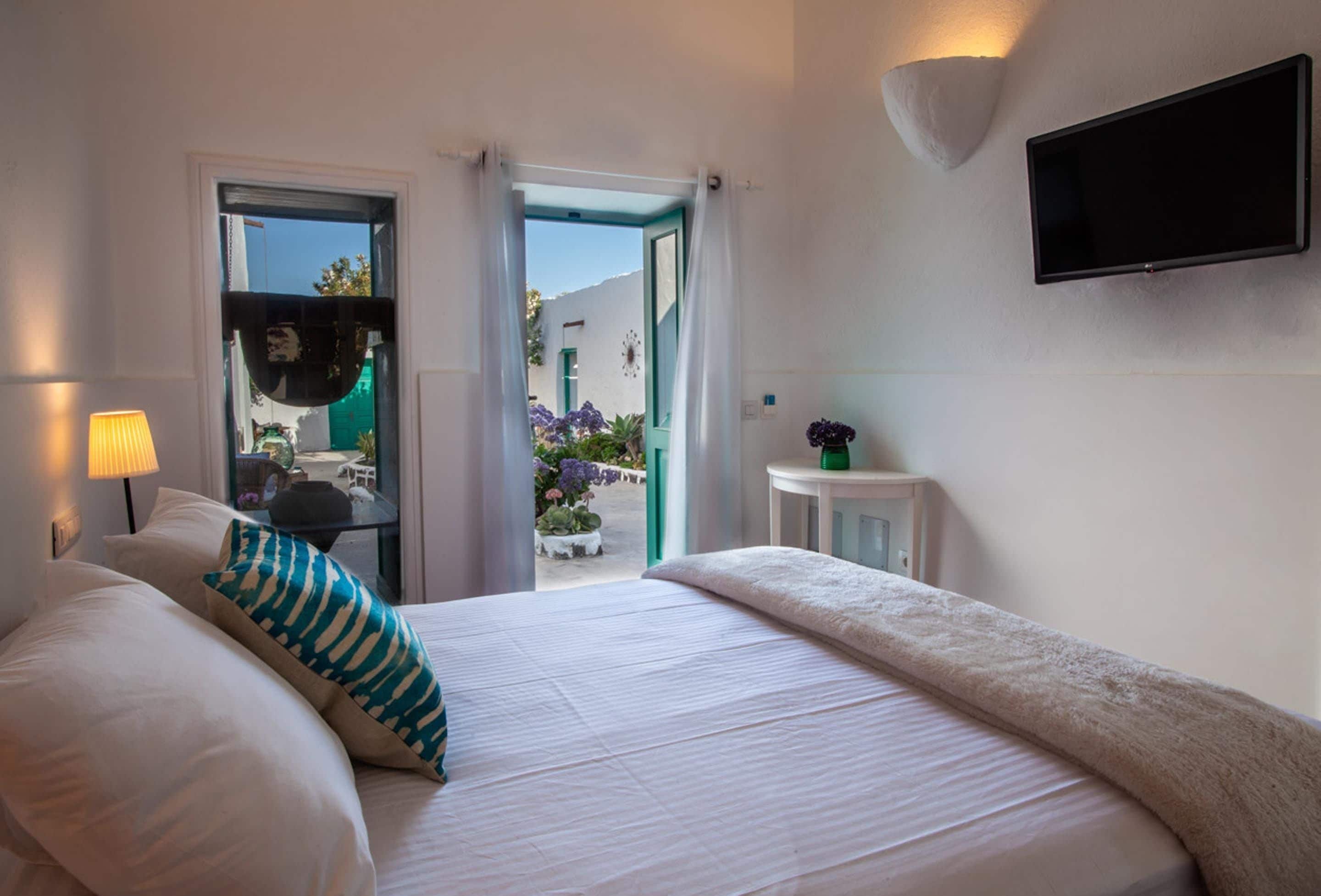 double room | memory-foam beds, individually decorated, individually furnished, desk