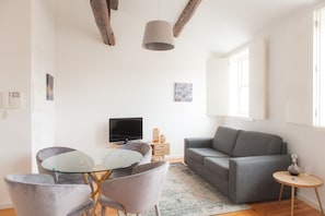 Apartment, 2 Bedrooms | Living room