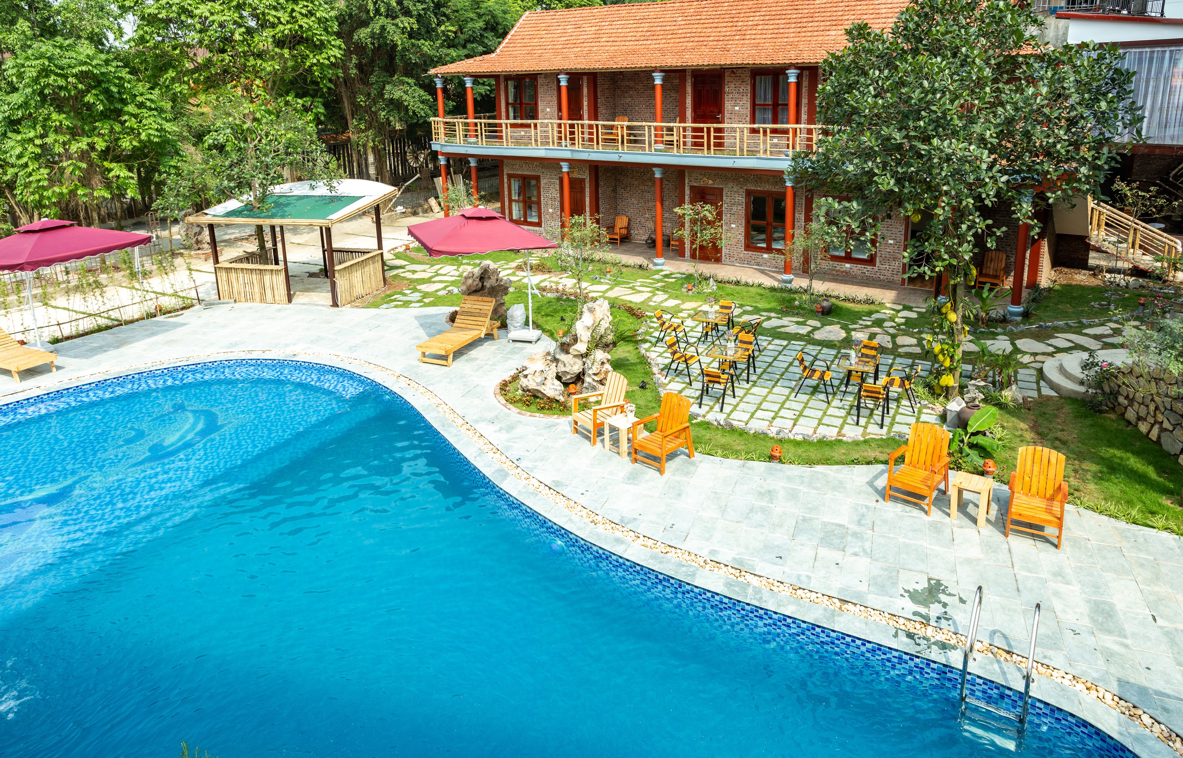 outdoor pool, pool umbrellas, pool loungers