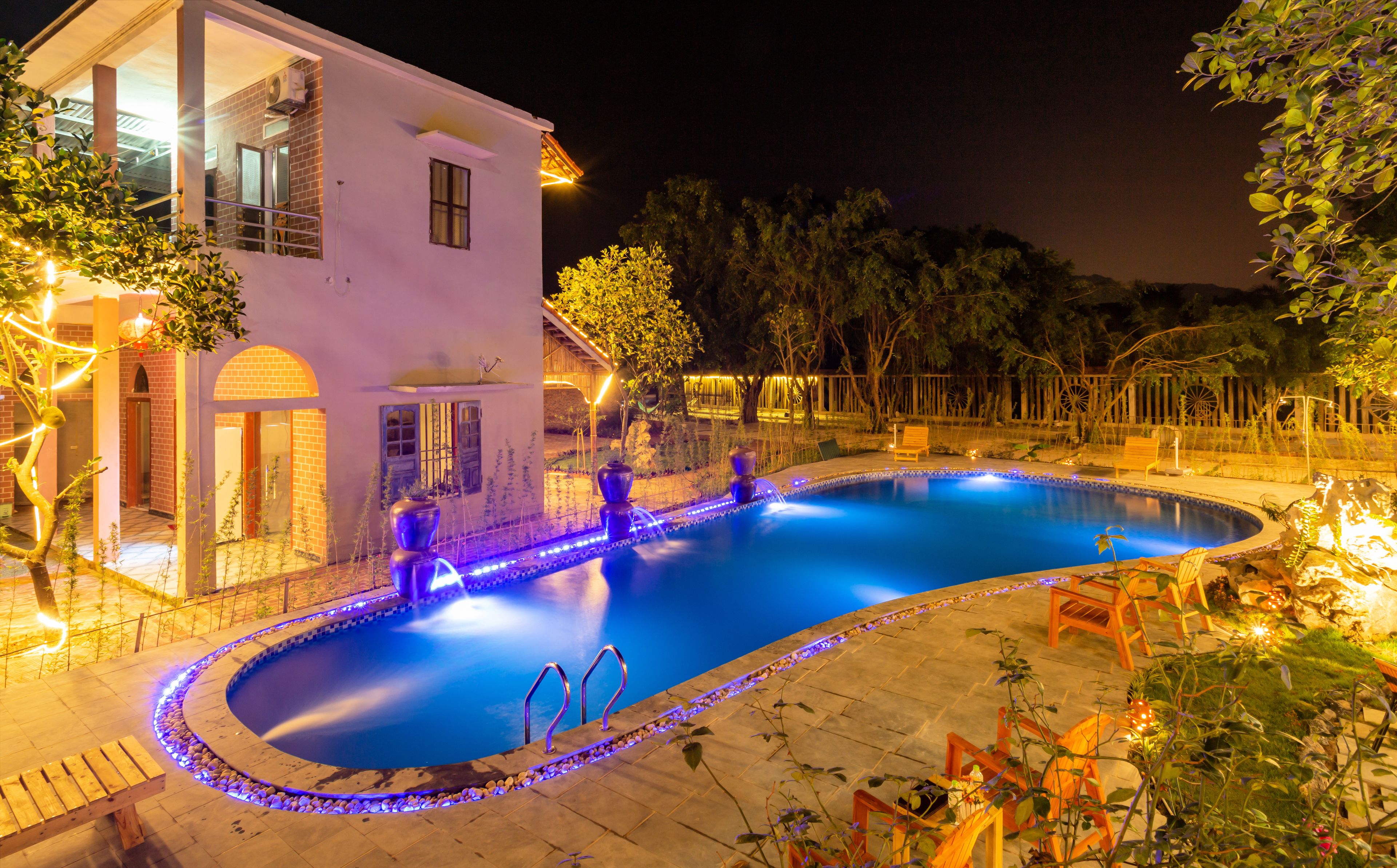 outdoor pool, pool umbrellas, pool loungers