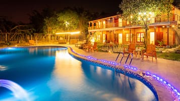 Outdoor pool, pool umbrellas, sun loungers