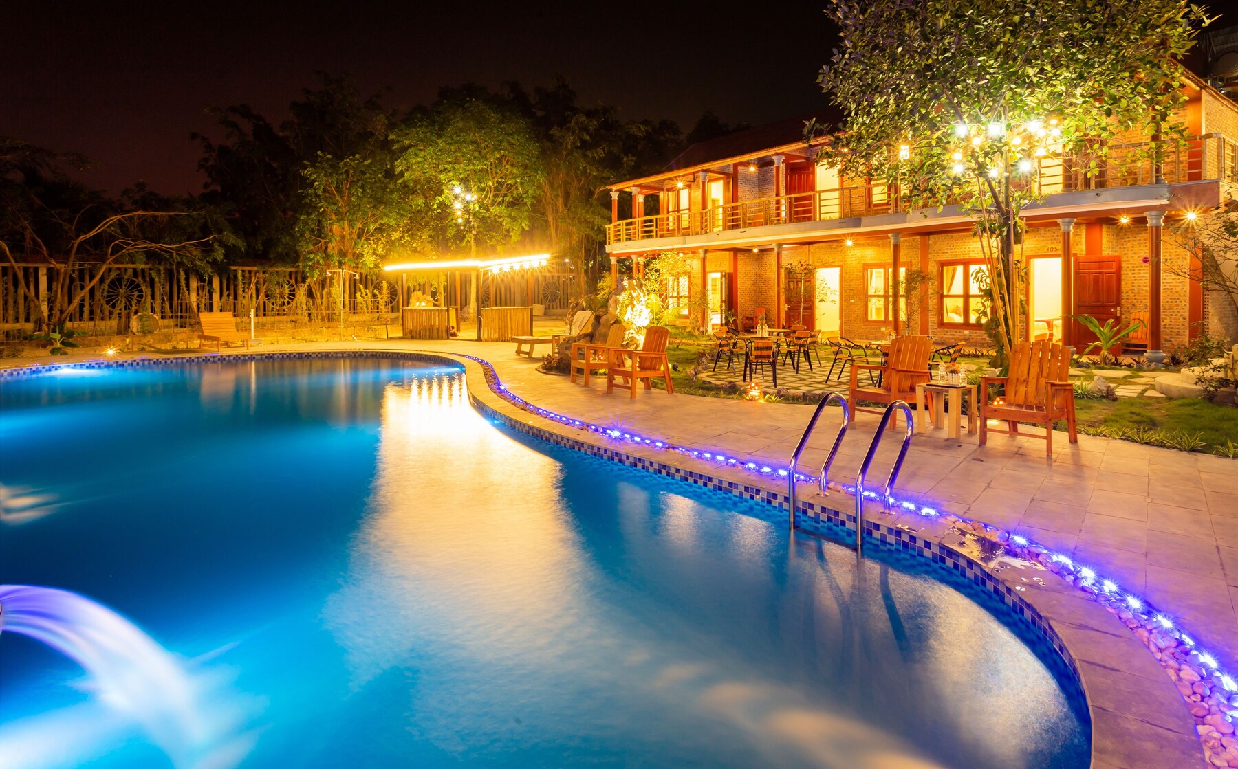 Outdoor pool, pool umbrellas, pool loungers