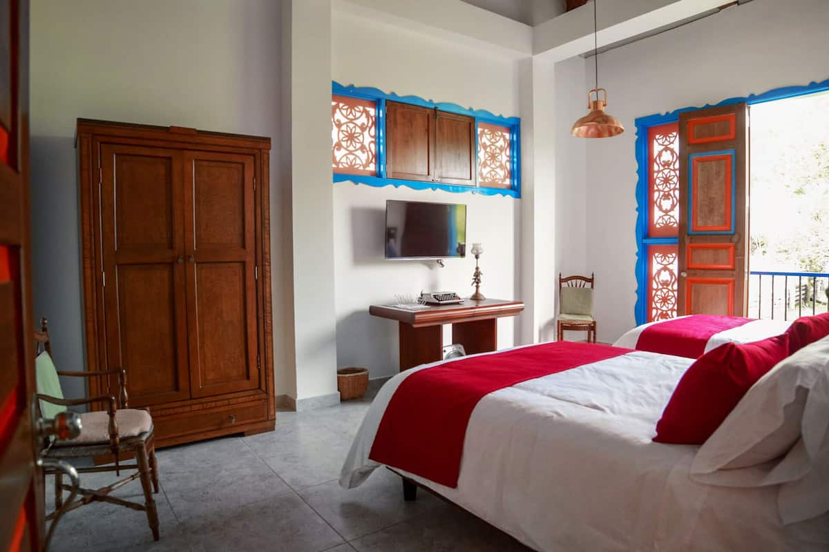 Deluxe Double Room | Iron/ironing board, free WiFi, bed sheets, wheelchair access