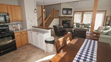 House | Makan dalam bilik