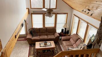 House | Living room | TV, fireplace, DVD player