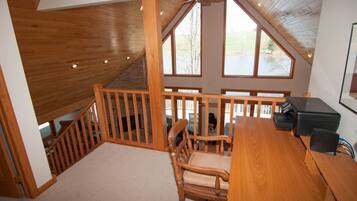 House | Living room | Flat-screen TV, fireplace