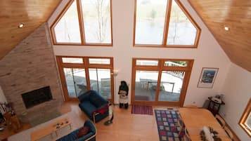 House | Living room | Flat-screen TV, fireplace