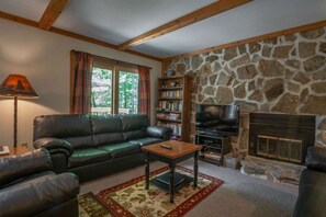 House | Living room | Flat-screen TV, fireplace
