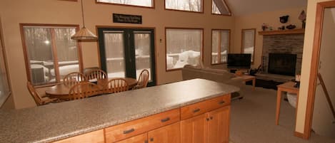 Nhà | 4 phòng ngủ, bàn, truy cập Internet không dây miễn phí, bộ trải giường