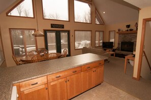 Casa | 4 habitaciones, escritorio, wifi gratis y ropa de cama 