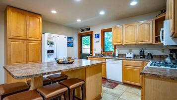 House | Private kitchen | Fridge, microwave, stovetop, dishwasher
