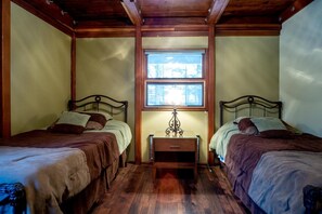House (Valley View Lodge)