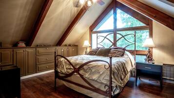 Maison (Valley View Lodge) | 4 chambres, bureau, accès au Wi-Fi (inclus), literie fournie