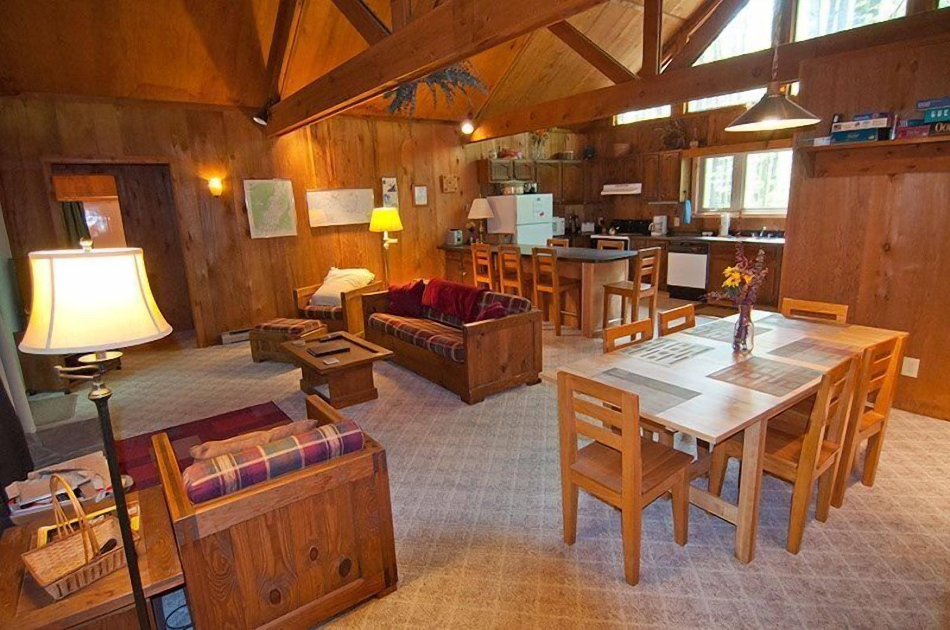 House | Living room | Flat-screen TV, fireplace, DVD player