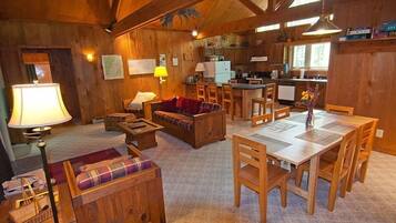 House | Living room | Flat-screen TV, fireplace, DVD player