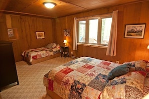 Maison | 4 chambres, bureau, accès au Wi-Fi (inclus), literie fournie