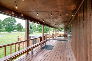 House | Exterior - Mystic Mama (Davis)