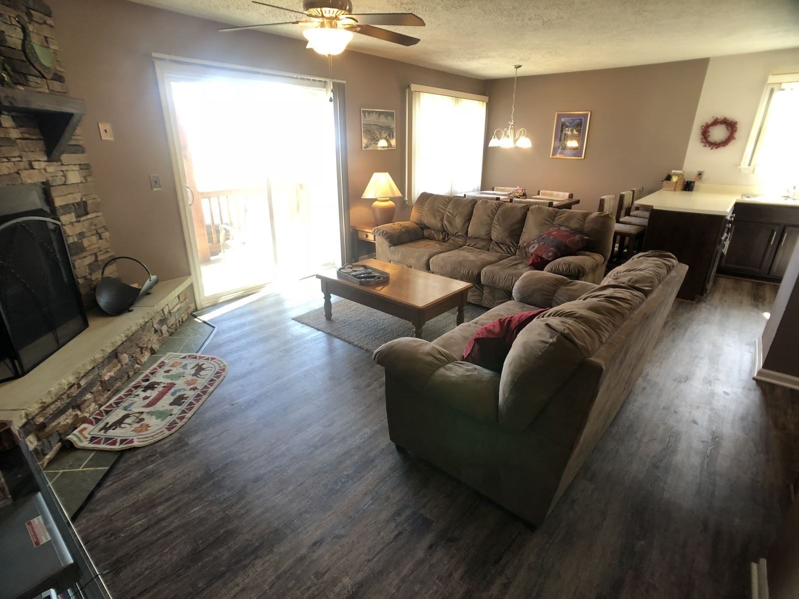 House | Living area | Flat-screen TV, fireplace, DVD player