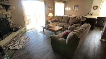 House | Living area | Flat-screen TV, fireplace, DVD player