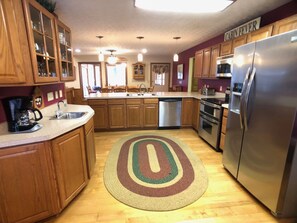 Maison | Cuisine privée | Réfrigérateur, micro-ondes, four, plaque de cuisson