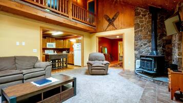 Rumah | Area keluarga | TV layar datar, perapian, dan pemutar DVD