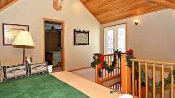 House | 4 bedrooms, desk, free WiFi