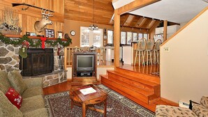 House | Living room - Schussboomer`s Retreat (Davis)