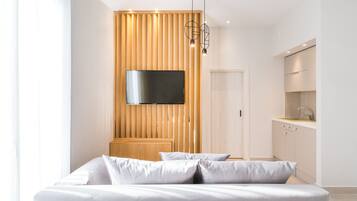Junior Suite | Private kitchenette | Fridge, stovetop, espresso maker, electric kettle